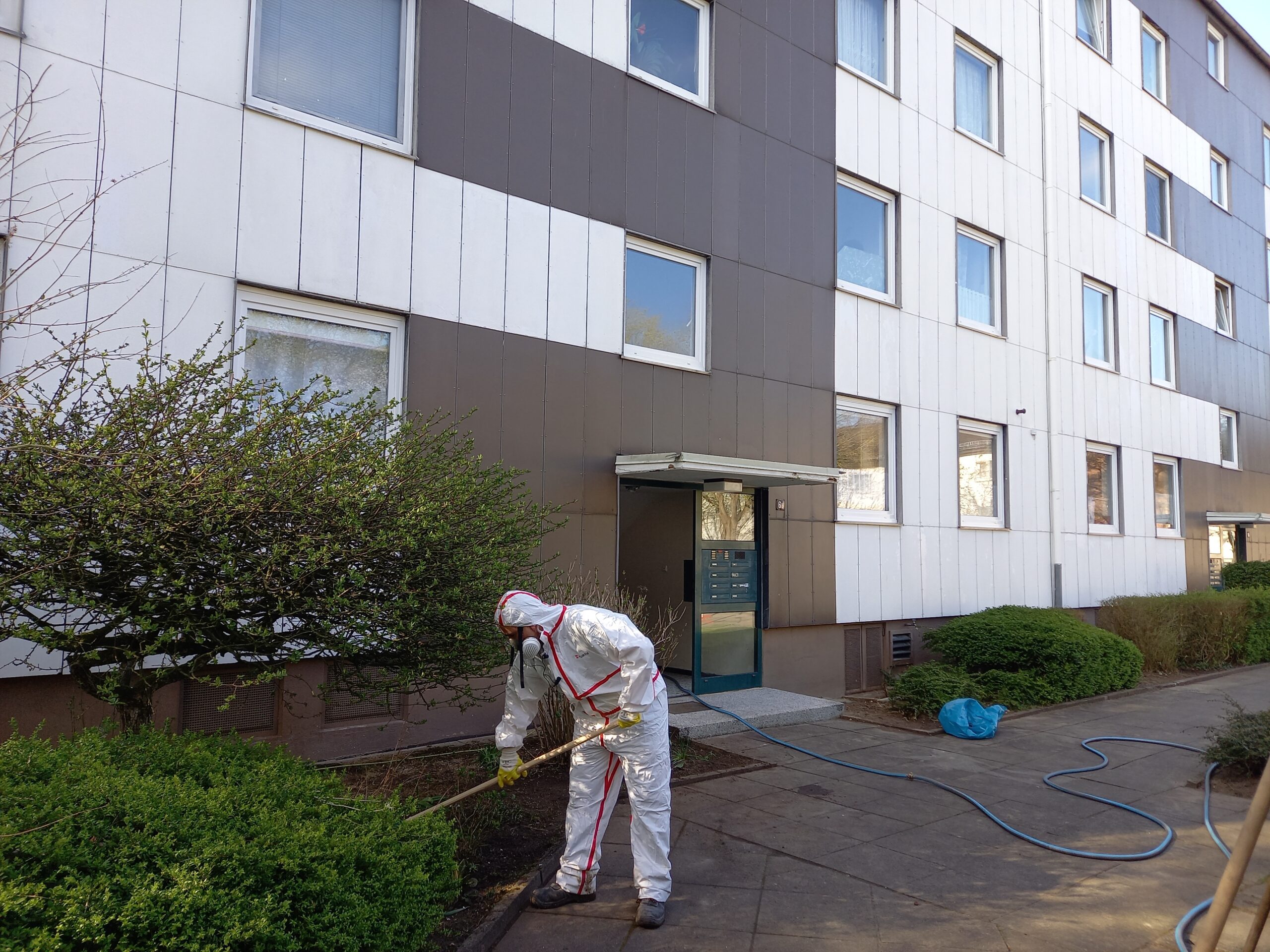 Wir sind zertifiziert asbesthaltige Fassaden zu reinigen - TRGS 519 Fassadenreinigung